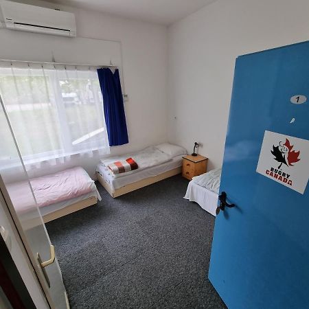 Rugby Club Hostel Эстергом Экстерьер фото