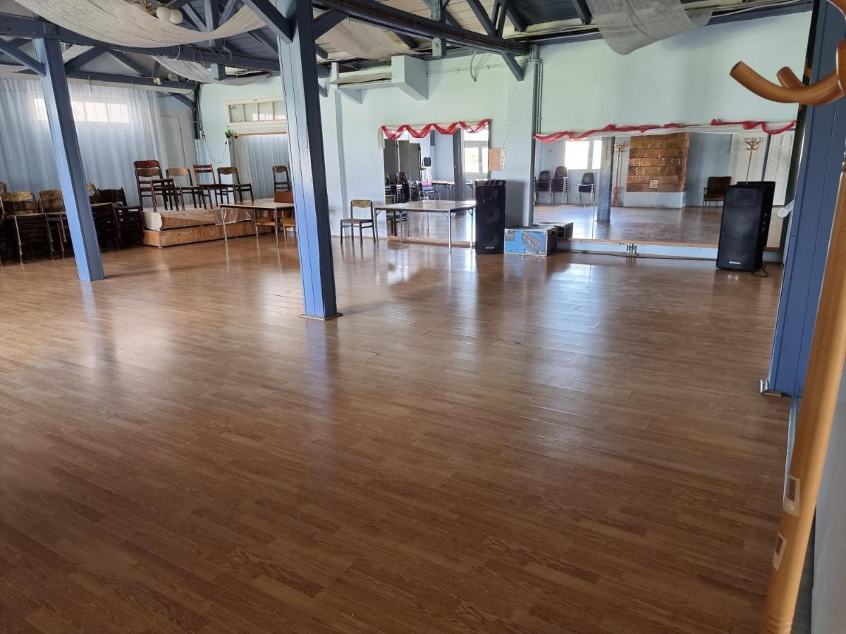 Rugby Club Hostel Эстергом Экстерьер фото